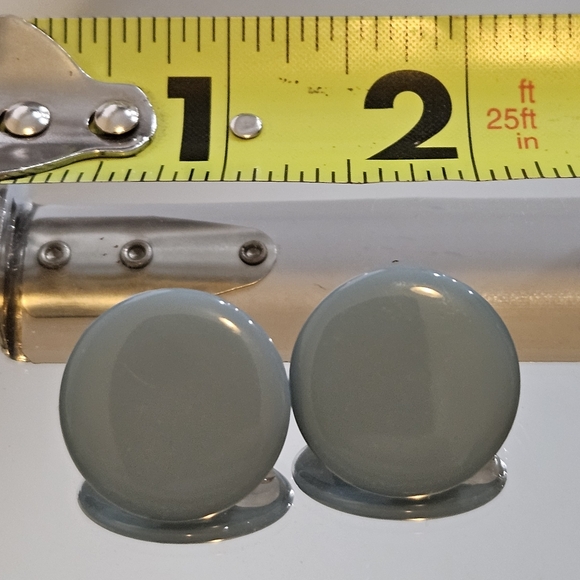 Vintage Classic Circle Clip On Earrings - Picture 3 of 5